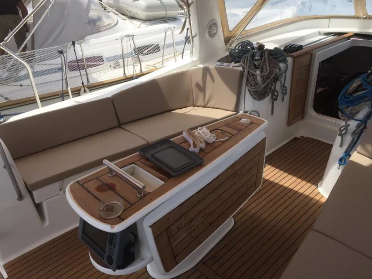 Żaglowiec do wynajmu w Eleusis w najlepszej cenie