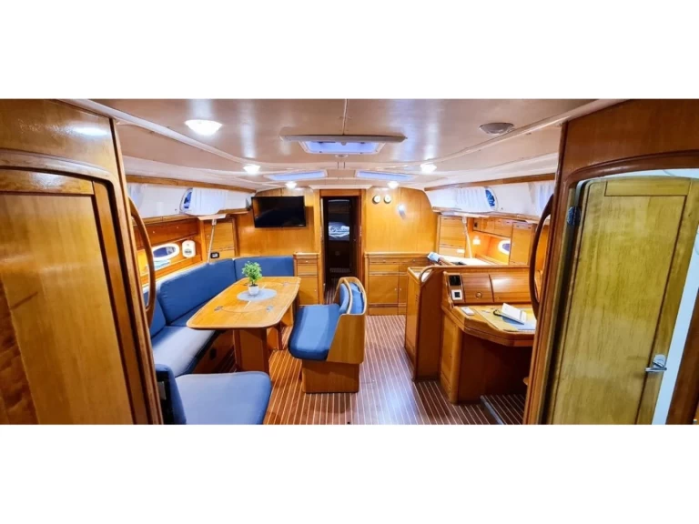 Bavaria Bavaria 50 między profesjonalistami a osobami prywatnymi w Salamína