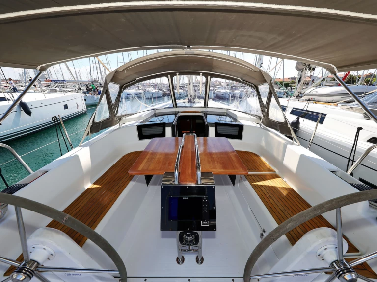 Wynajem Żaglowiec Hanse z patentem 