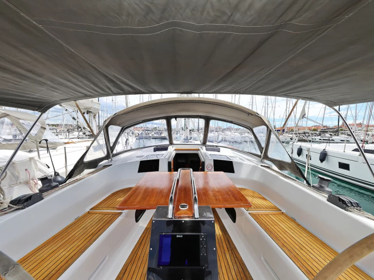 Wynajem Żaglowiec Hanse z patentem 