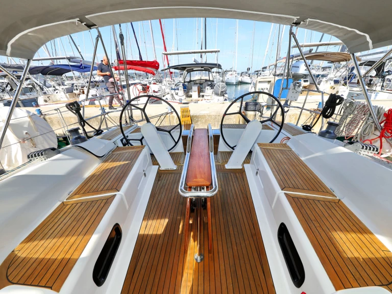 Wynajmij Żaglowiec z lub bez skippera Hanse w Biograd na Moru