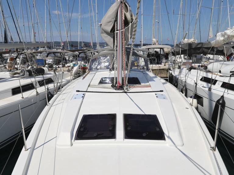 Wynajmij Żaglowiec z lub bez skippera Hanse w Biograd na Moru
