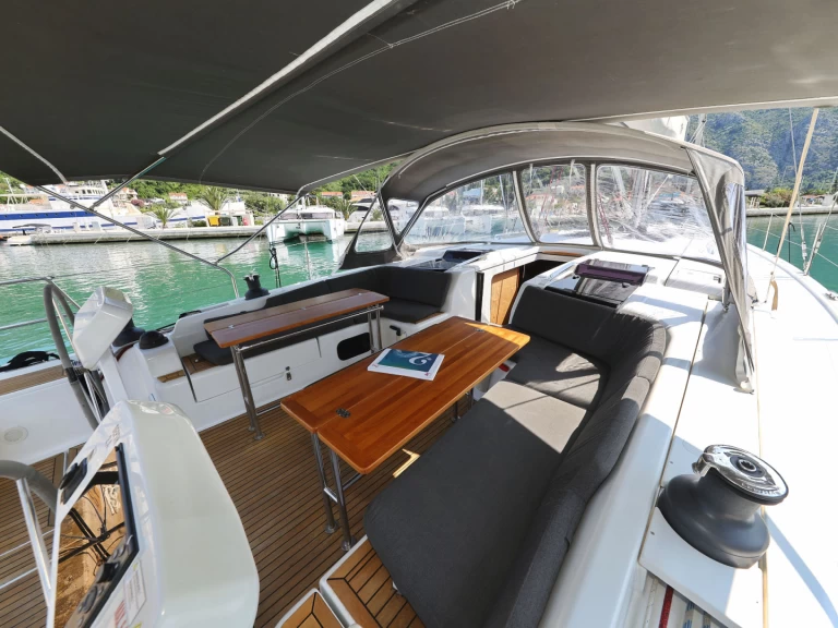 Wynajmij Hanse Hanse 508 w Komolac