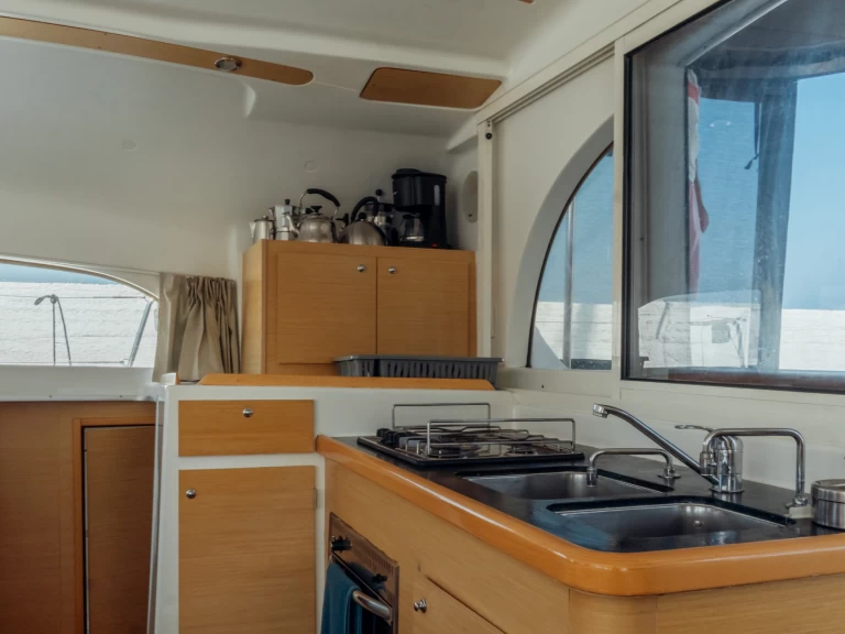 Lagoon Lagoon 380 S2 między profesjonalistami a osobami prywatnymi w Kos