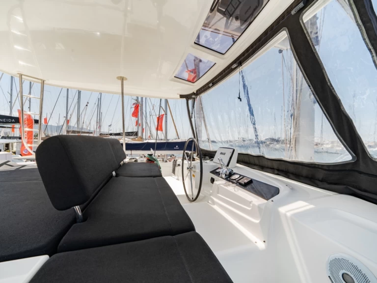 Wynajem łodzi Lagoon Lagoon 46 w Alimos na SamBoat 