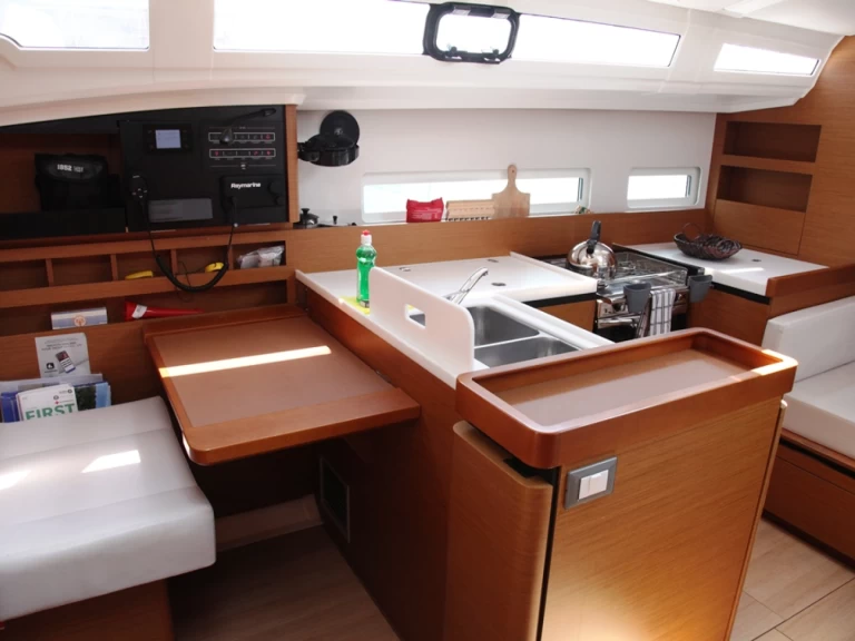 Wynajem łodzi Jeanneau Sun Odyssey 410 w Benítses na SamBoat 