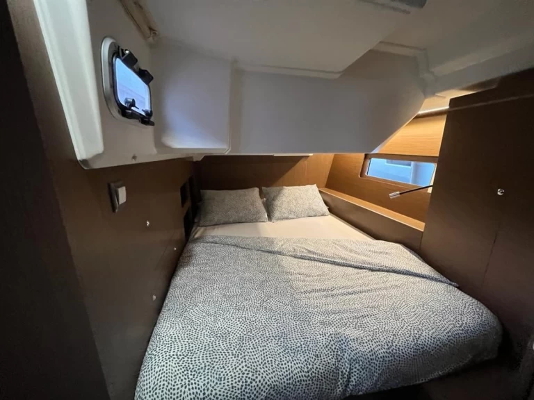 Wynajmij Bénéteau Oceanis 46.1 w Pomer