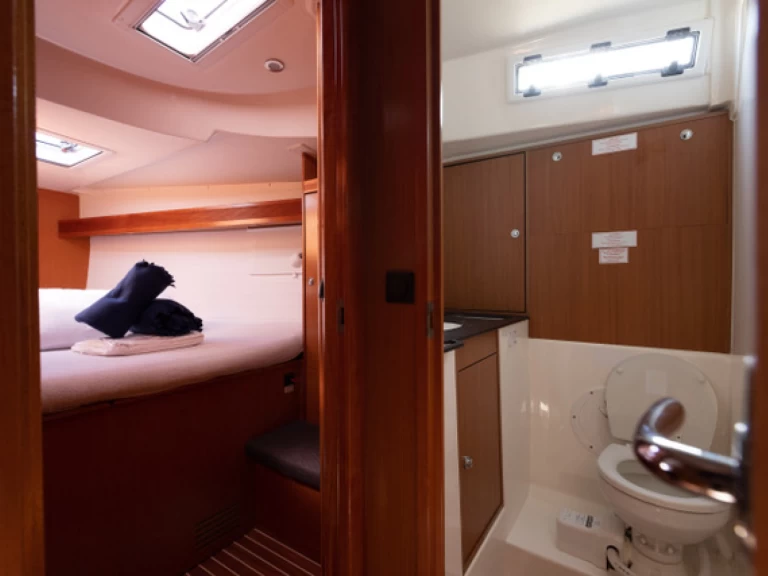 Wynajmij Żaglowiec z lub bez skippera Bavaria w La Spezia