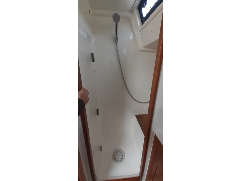 Wynajmij Żaglowiec z lub bez skippera Bavaria w Cugnana Verde