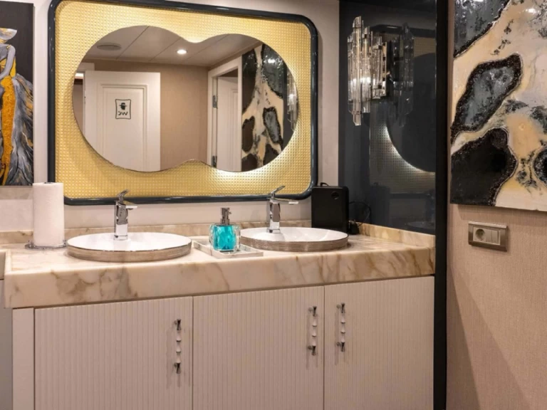 Wynajem Luksusowy jacht  z patentem 