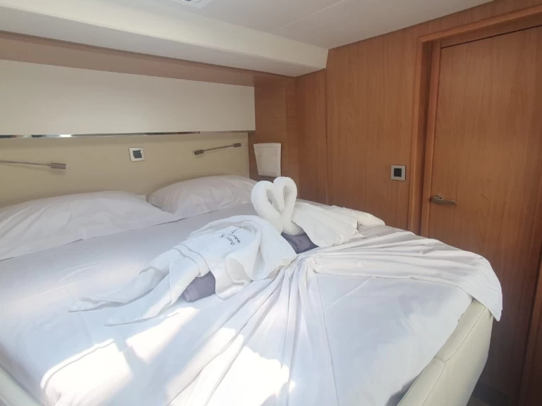 Katamaran do wynajmu w Lavrio w najlepszej cenie