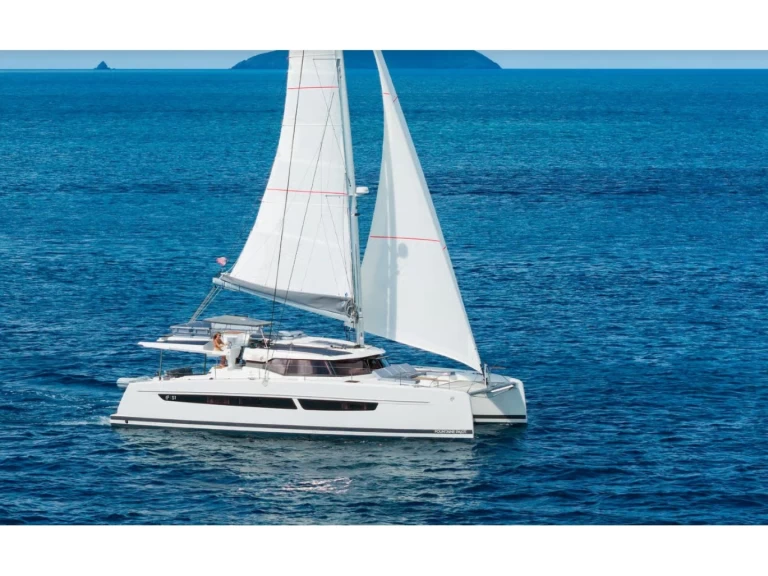 Wynajem Katamaran Fountaine Pajot z patentem 