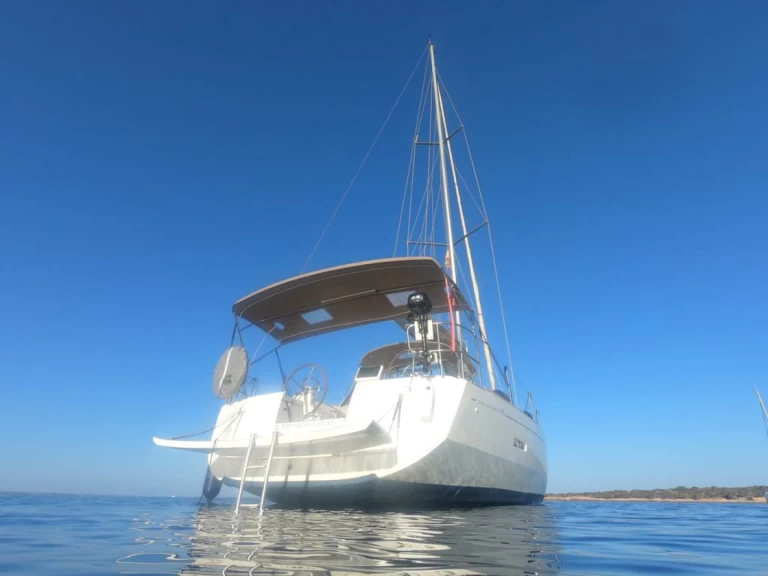 Jeanneau Sun Odyssey 449 między profesjonalistami a osobami prywatnymi w Ibiza Town