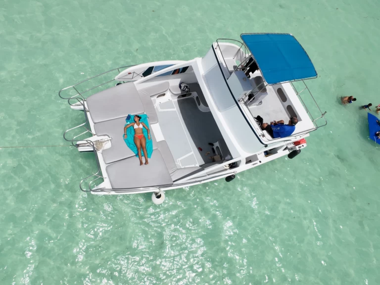 Wynajem Katamaran Custom Made z patentem 