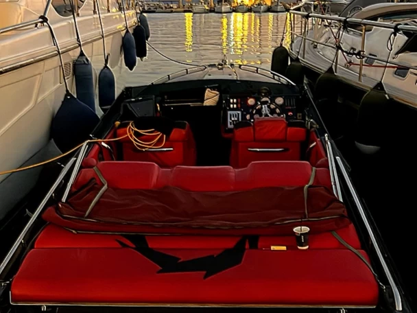 Motorówka do wynajmu w Glyfada w najlepszej cenie