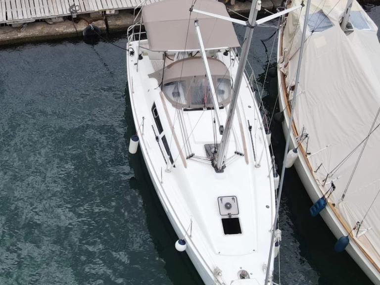 Wynajmij Jeanneau Sun Odyssey 36i w Lavrio
