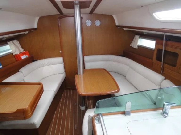 Wynajem Żaglowiec w Lavrio - Jeanneau Sun Odyssey 36i