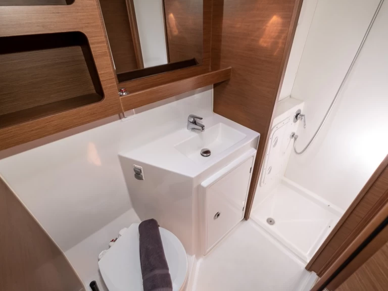 Wynajem Katamaran Lagoon z patentem 