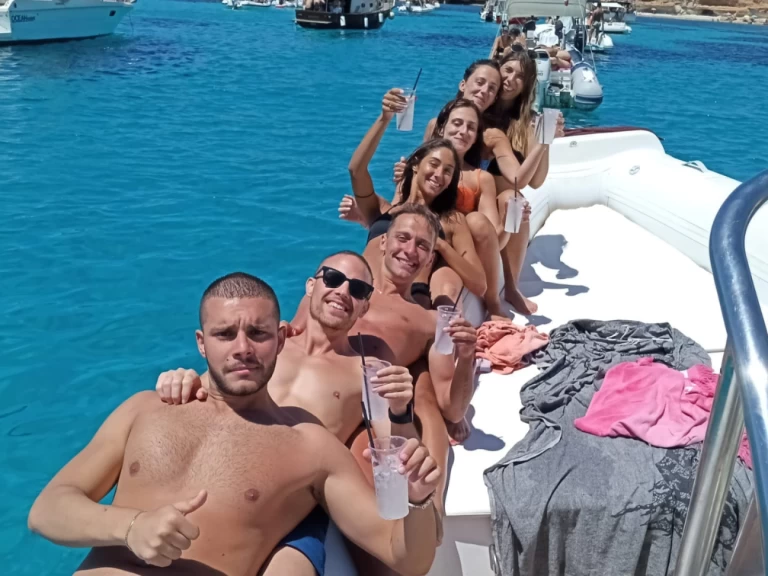 Wynajem Łódż półsztywna Capelli z patentem 