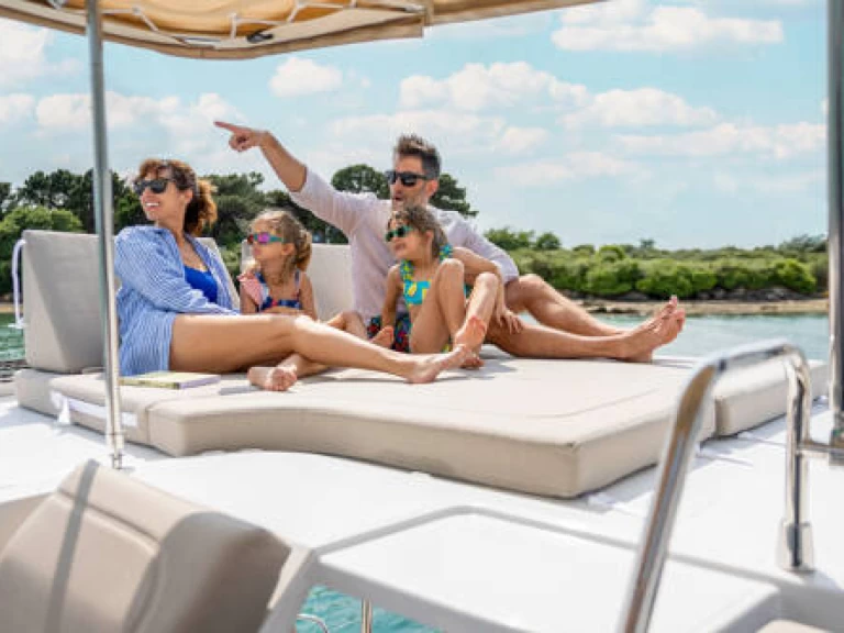 Fountaine Pajot FP 41-3 między profesjonalistami a osobami prywatnymi w Palma de Mallorca