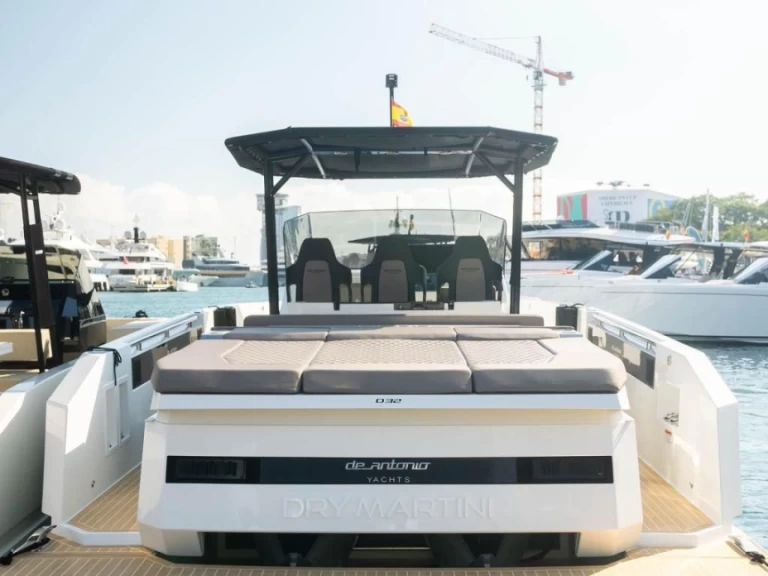 DE ANTONIO Yachts 32 OPEN między profesjonalistami a osobami prywatnymi w Mahon