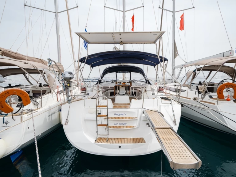 Jeanneau Jeanneau 53 między profesjonalistami a osobami prywatnymi w Lavrio