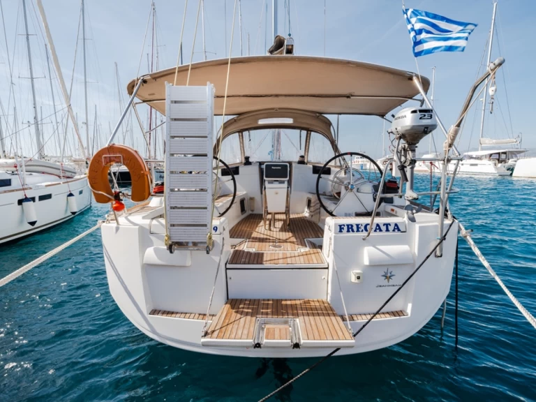 Wynajmij Jeanneau Sun Odyssey 439 w Lavrio