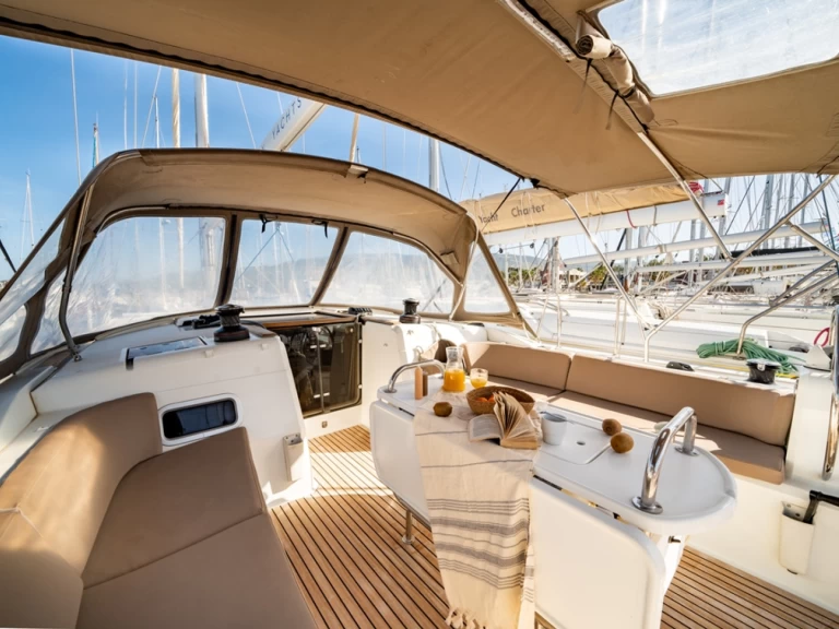 Wynajem łodzi Nea Peramos tanio Sun Odyssey 519