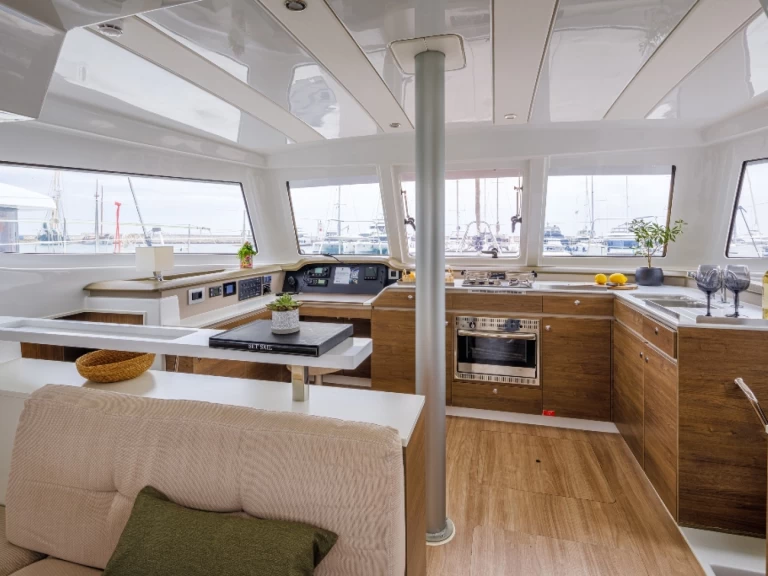 Katamaran do wynajmu w Nea Peramos w najlepszej cenie