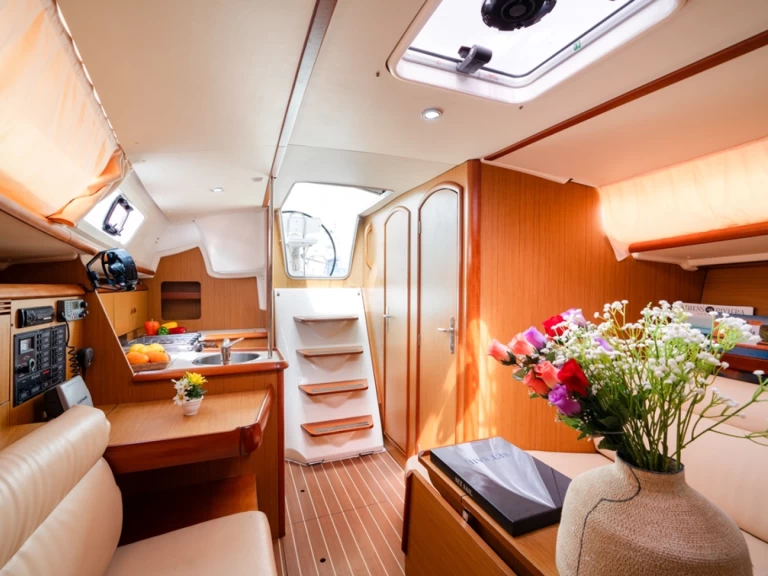 Wynajmij Jeanneau Sun Odyssey 32i w Lavrio