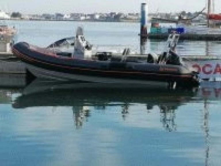 Narwhal NARWHAL 750 między profesjonalistami a osobami prywatnymi w Port-Louis