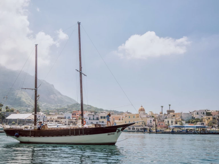 Wynajem łodzi Forio tanio Goletta