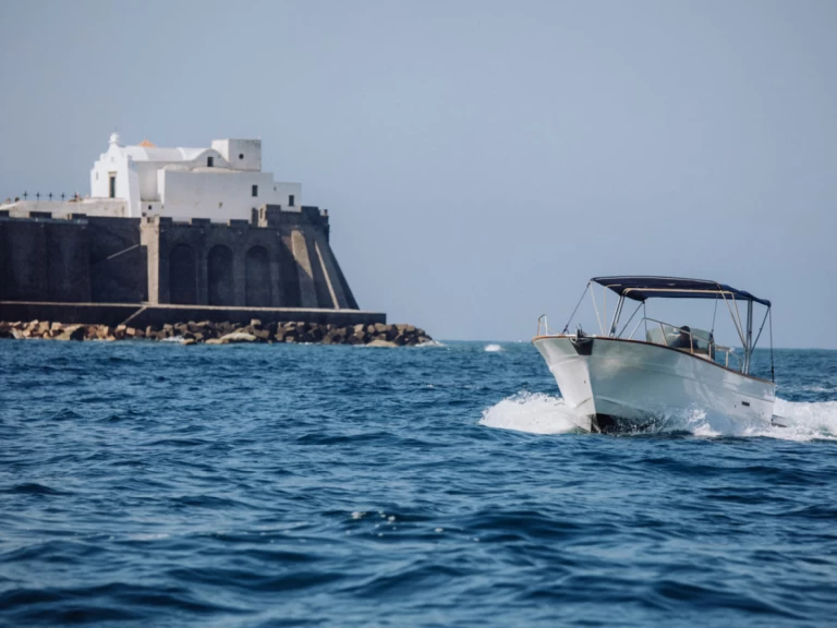 Wynajem Motorówka O.P Nautica z patentem 