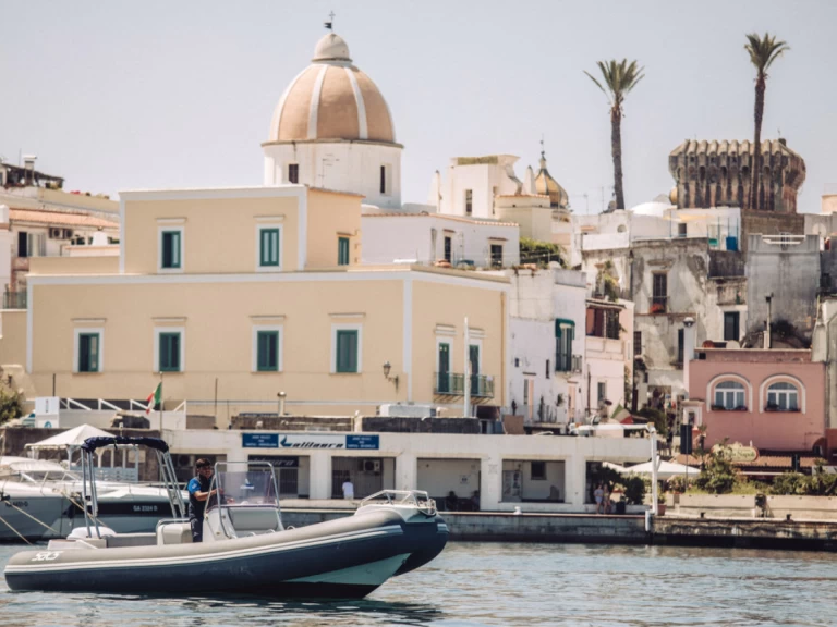 Wynajem Łódż półsztywna w Forio - Sacs 750