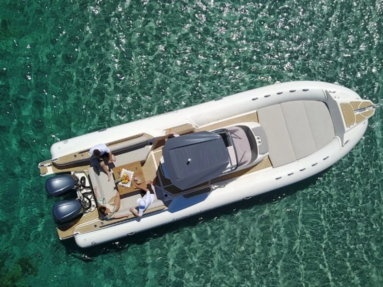 Łódż półsztywna do wynajmu w Port de Saint-Cyprien Méditerranée w najlepszej cenie