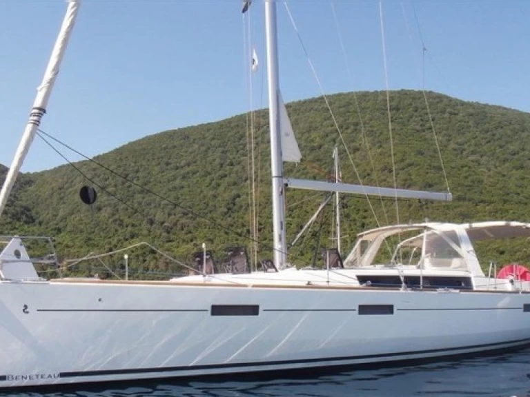 Wynajem Żaglowiec Bénéteau z patentem 