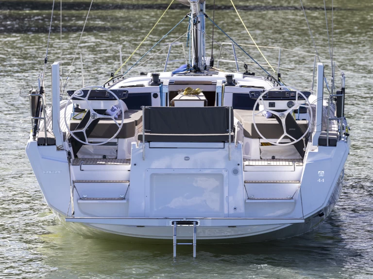 Wynajem Żaglowiec Dufour z patentem 