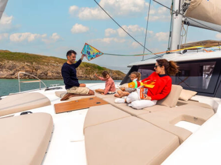 Fountaine Pajot FP 41-3 między profesjonalistami a osobami prywatnymi w Palma de Mallorca