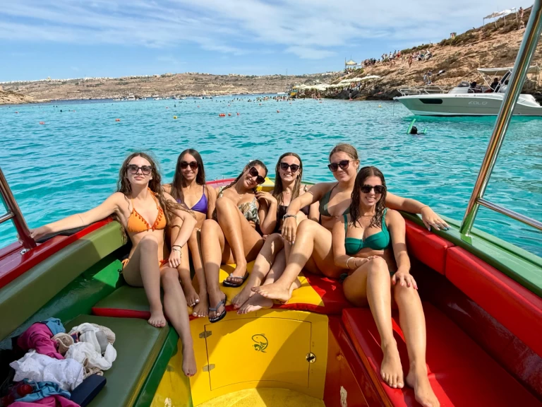 Wynajmij Coronet motoring w Ċirkewwa