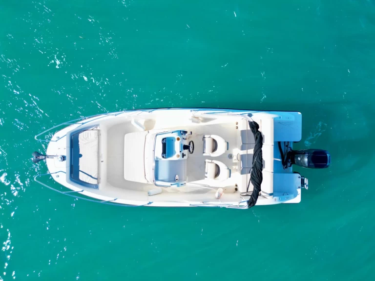 Wynajem Motorówka Quicksilver z patentem 