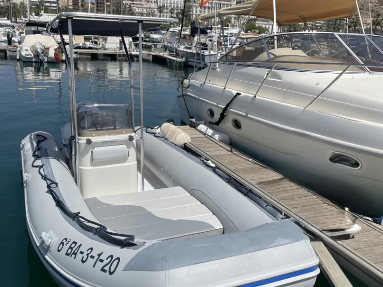 Wynajem Łódż półsztywna w Calp / Calpe - Valiant DR 520