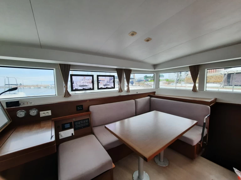 Wynajmij Katamaran z lub bez skippera Lagoon w Furnari