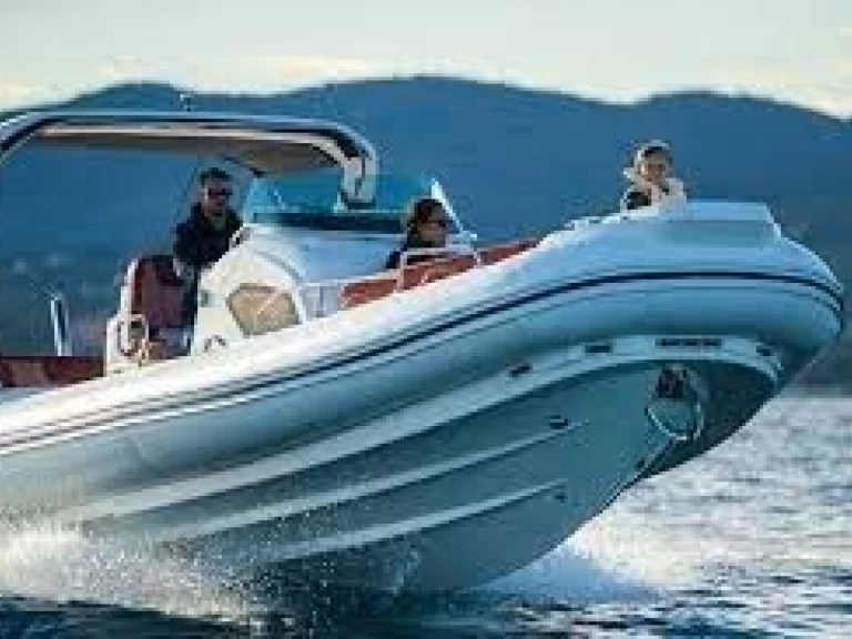 ZODIAC MILPRO MEDLINE 9 NEO między profesjonalistami a osobami prywatnymi w Hyeres