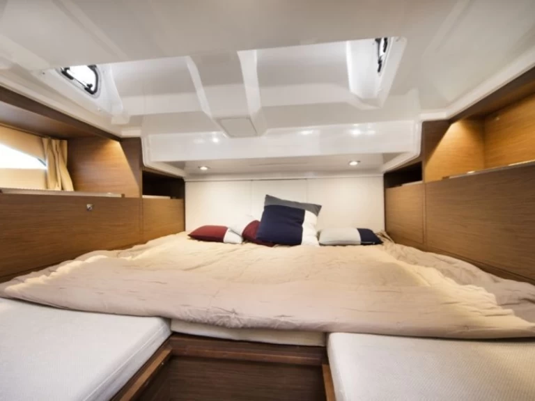 Wynajem w Hyeres- Jeanneau CAP CAMARAT 10.5 CC Série 3 na SamBoat