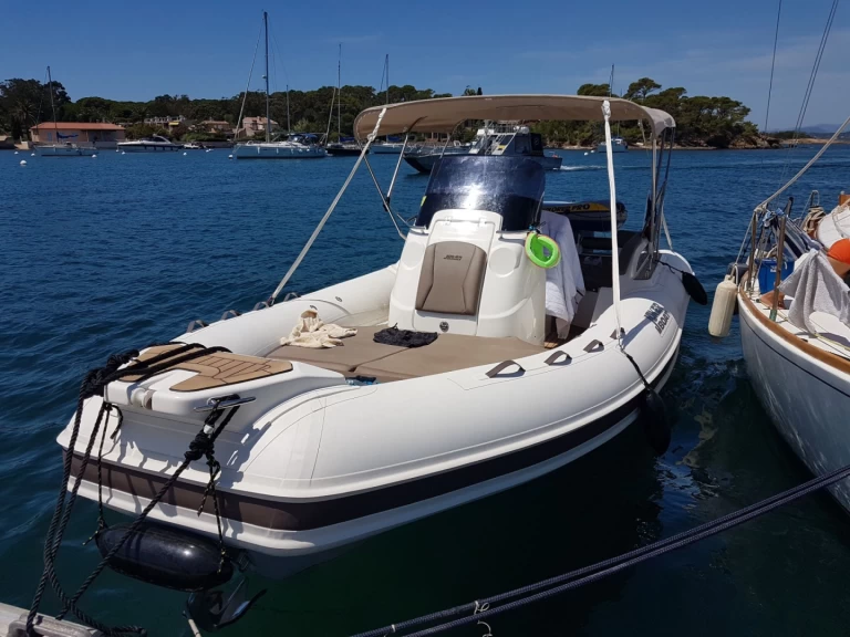 Wynajmij Łódż półsztywna z lub bez skippera Joker Boat w Hyeres