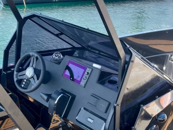 IRON Iron 767 między profesjonalistami a osobami prywatnymi w Propriano