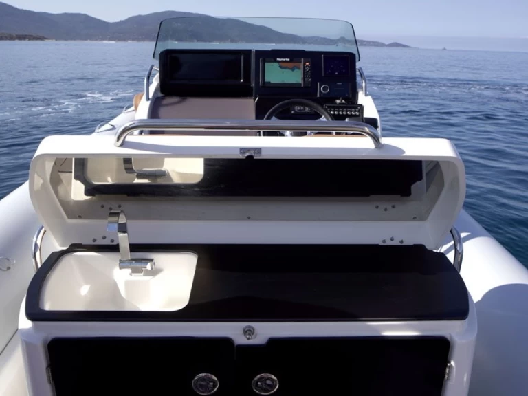 Zodiac Medline 9 między profesjonalistami a osobami prywatnymi w Propriano