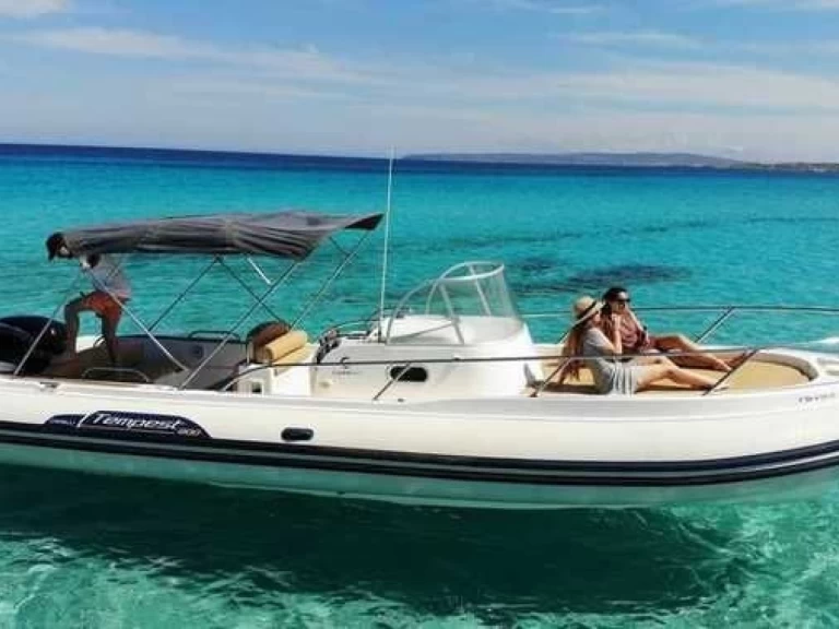 Wynajmij Łódż półsztywna z lub bez skippera Capelli w Porto-Vecchio