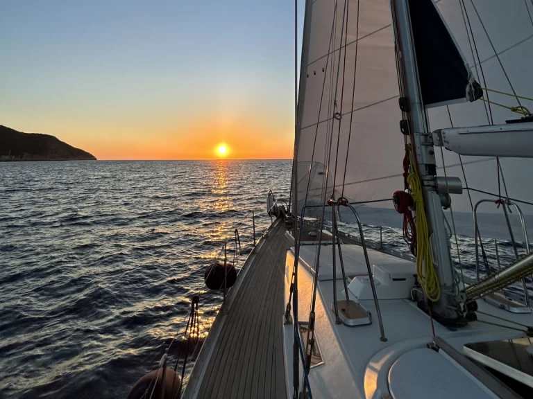 Żaglowiec do wynajmu w Teulada w najlepszej cenie