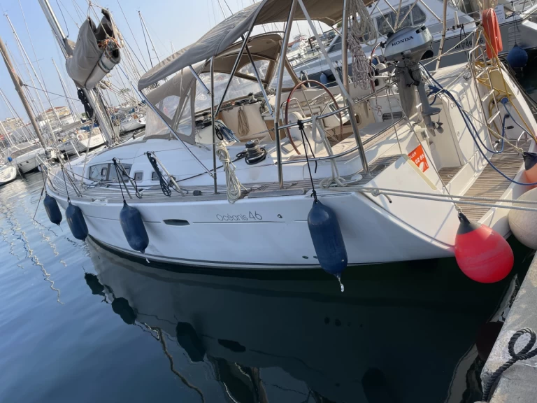 Wynajem Żaglowiec Bénéteau z patentem 